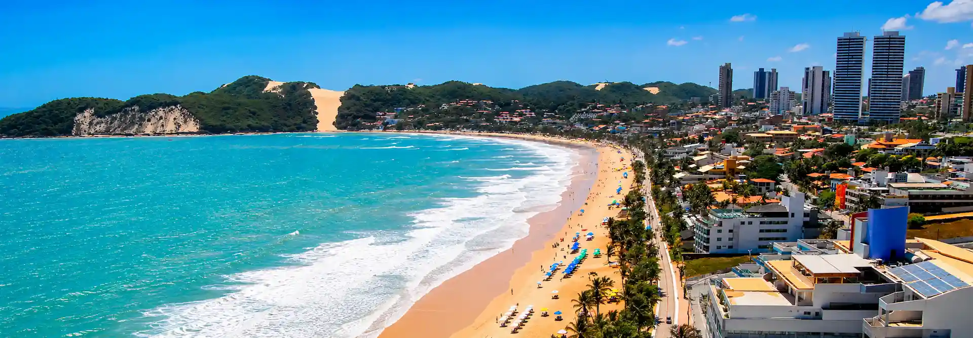 Praia de Ponta Negra e o Morro do Careca, em Natal