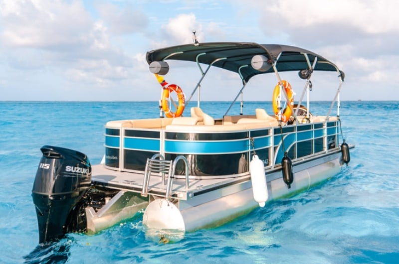 Barco pontón do Tour Platinum em San Andrés