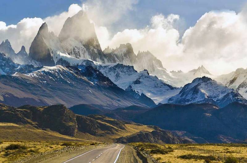 Cerro Fitz Roy e Cerro Torre sobre a estrada para El Chaltén