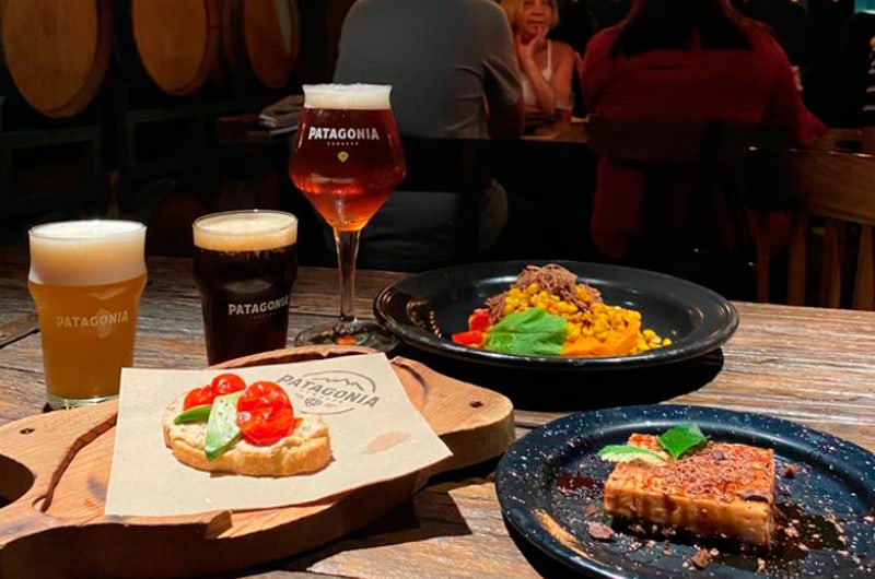 Cervejas artesanais e petiscos na harmonização do Beer Experience em Bariloche