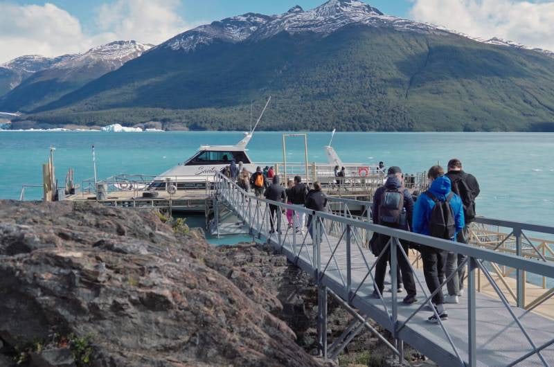 Embarque no píer da navegação Moreno Spirit, no Perito Moreno