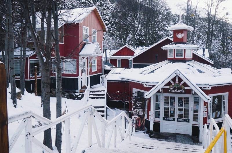 Estação do Fim do Mundo coberta de neve no Mega Tour
