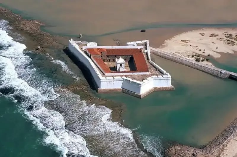 Forte dos Reis Magos visto do alto na foz do Rio Potengi, em Natal