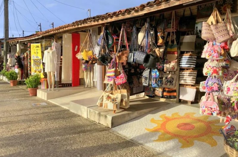 Lojinhas de artesanato na feirinha do litoral norte de João Pessoa