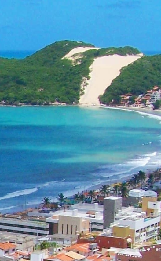 Morro do Careca visto da Praia de Ponta Negra, em Natal